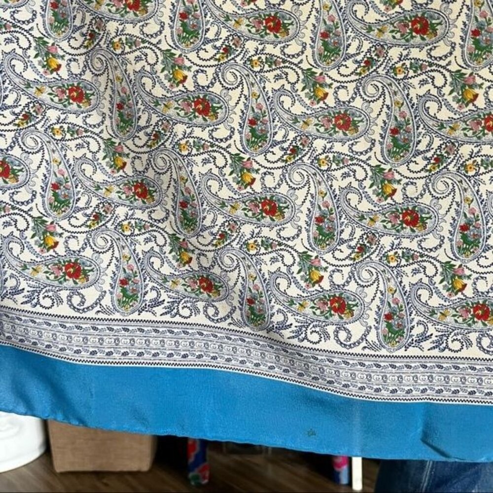 Gucci Silk Paisley Floral Frame Scarf - Picture 10 of 11
